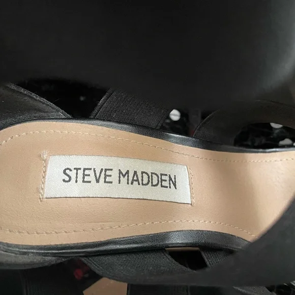 Size 8 Steve Madden Black and Tan Wedge Sandals - Picture 5 of 5